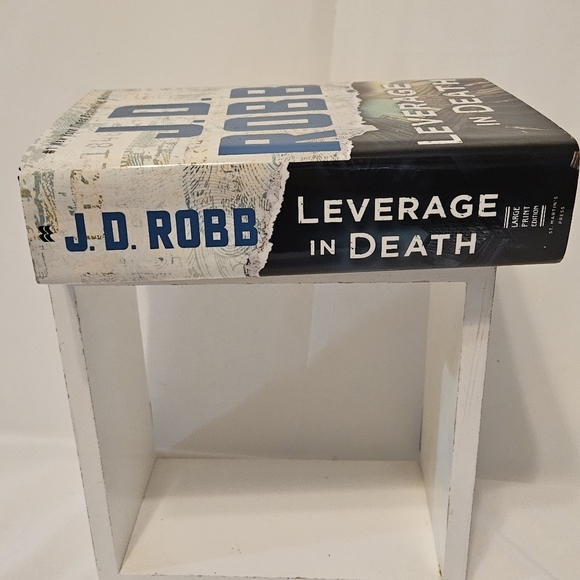 J.D. ROBB Leverage In Death Large Print Edition St. Martin's Press Bestselling - Picture 7 of 16
